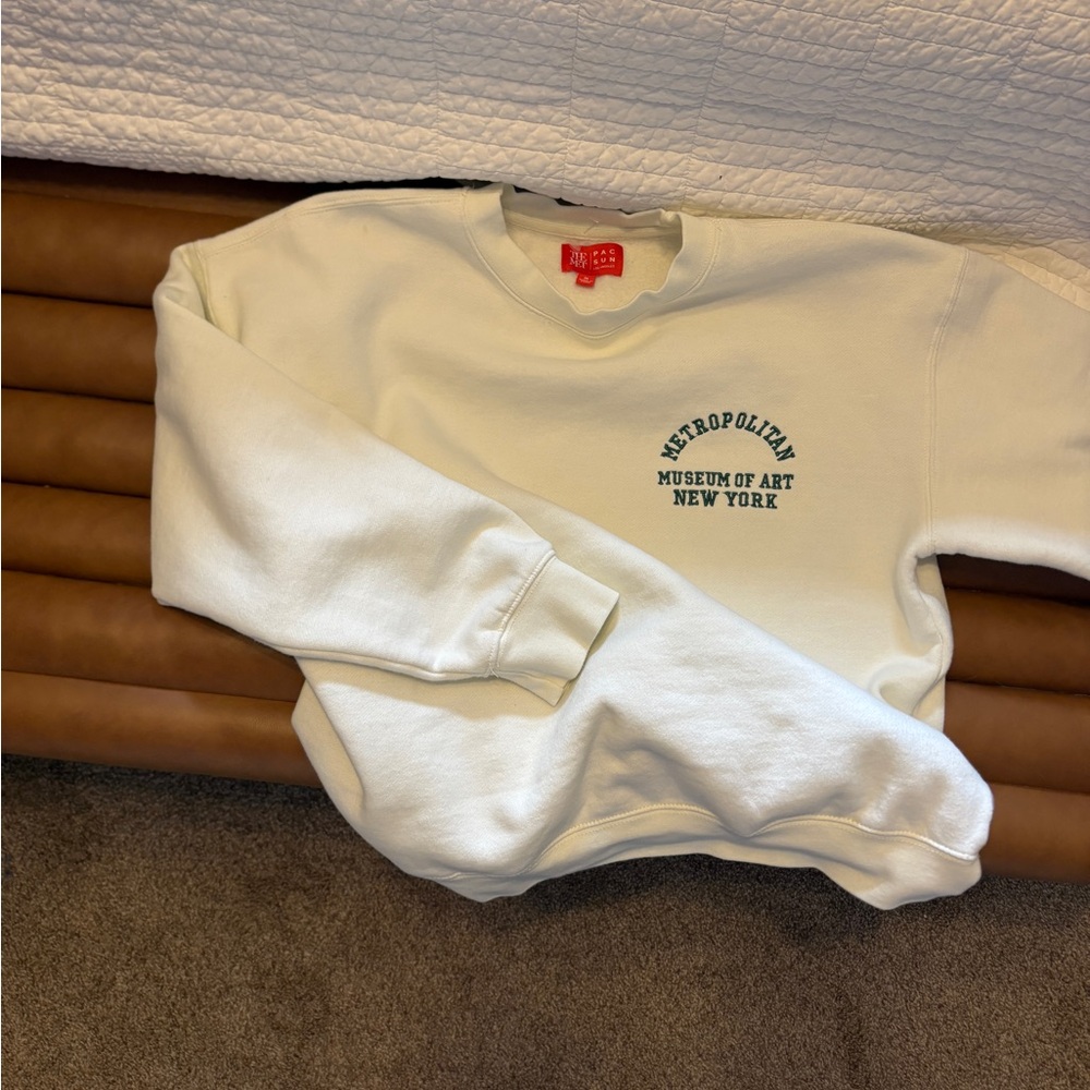 Metropolitan museum of art (MET) crew neck sweatshirt by pacsun